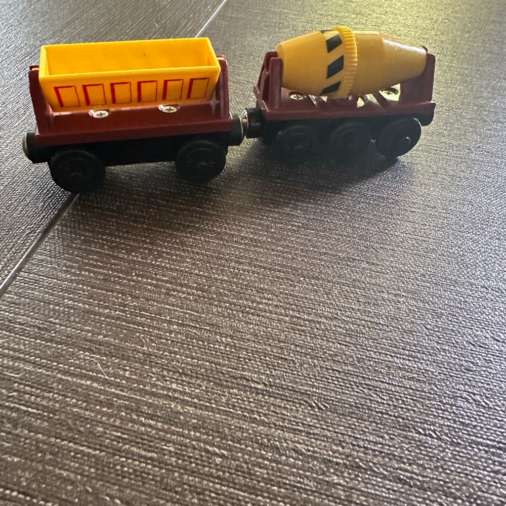 THOMAS & FRIENDS Cement mixer and Dumper  Toy Train Cars
